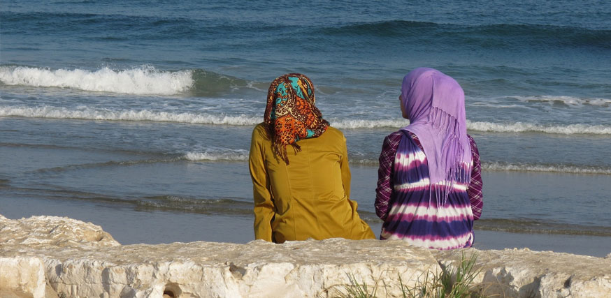 donne musulmane al mare
